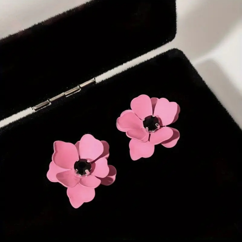 Pretty Flower Shaped Stud Earrings Alloy Jewelry Mini Zircon Inlaid Vintage Pink